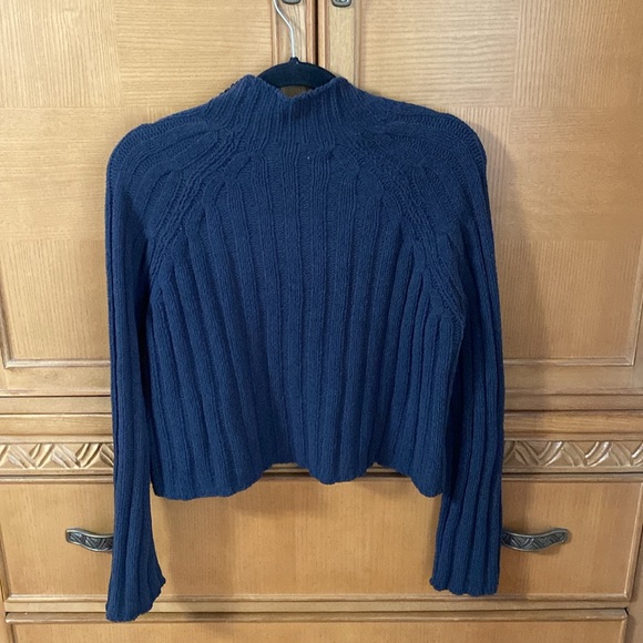 American Eagle Sweater - Picture 2 of 5